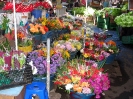 Fleuriste sur un marché réunionnais